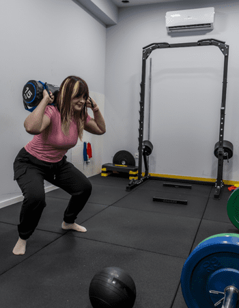 Przysiad w trakcie rehabilitacji po rekonstrukcji ACL