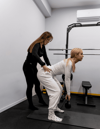 Ćwiczenia wzmacniające kolano podczas rehabilitacji po rekonstrukcji ACL